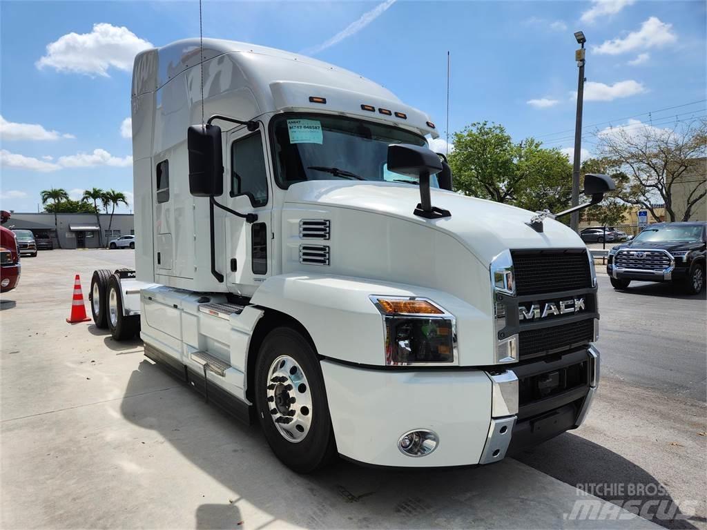Mack AN64T Prime Movers