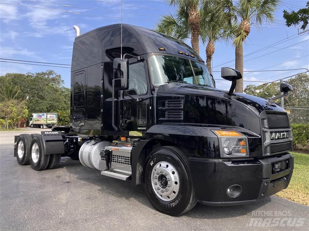 Mack AN64T Prime Movers