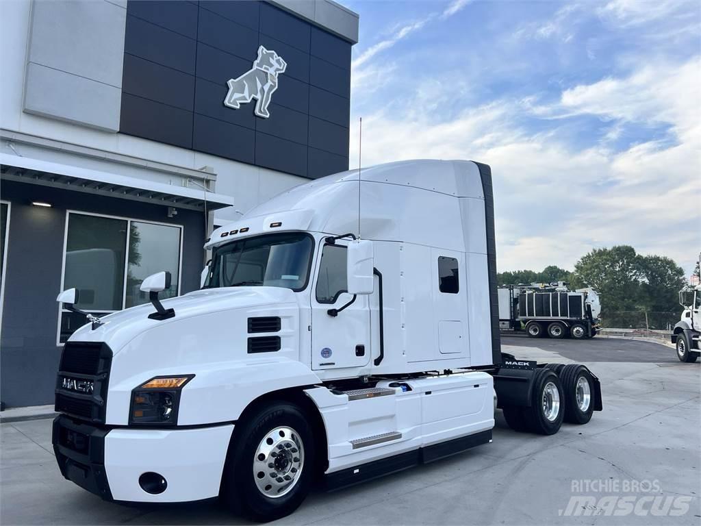 Mack AN64T Prime Movers