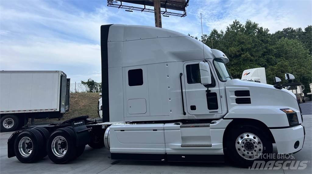 Mack AN64T Prime Movers