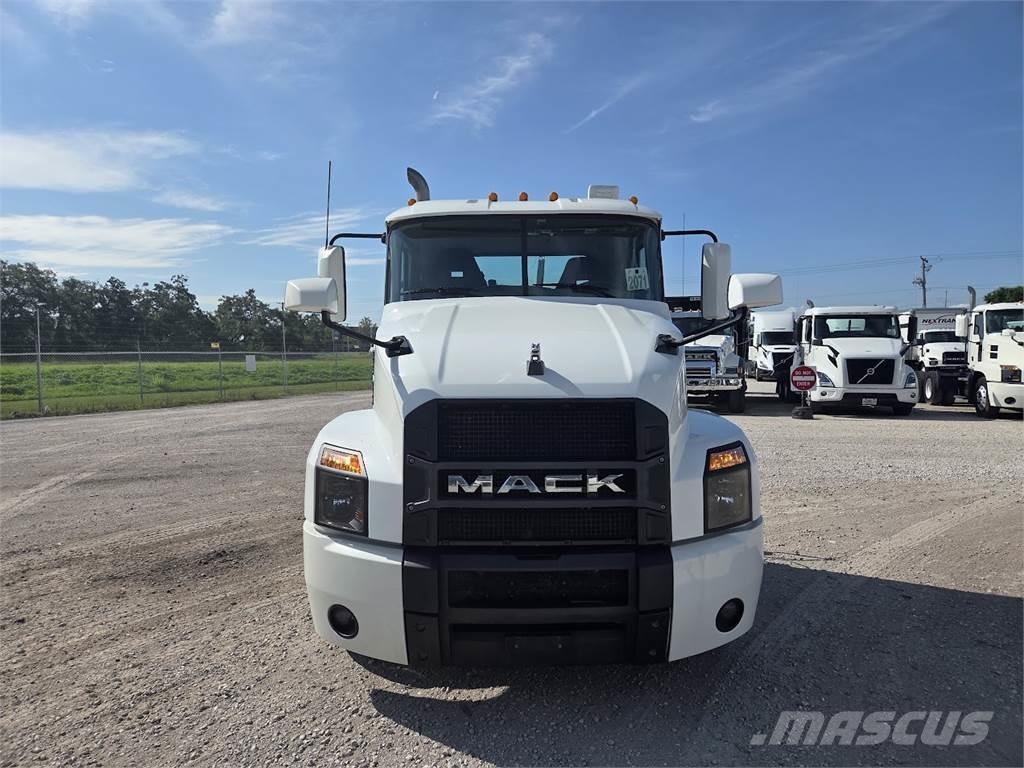 Mack AN64T Prime Movers