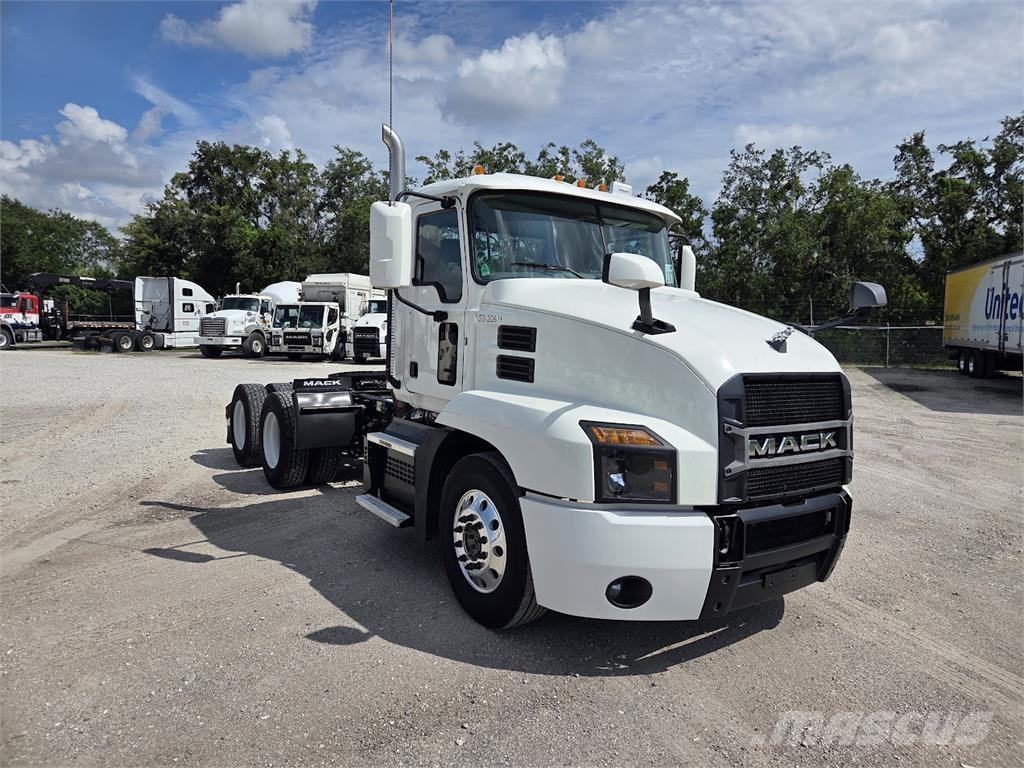 Mack AN64T Prime Movers