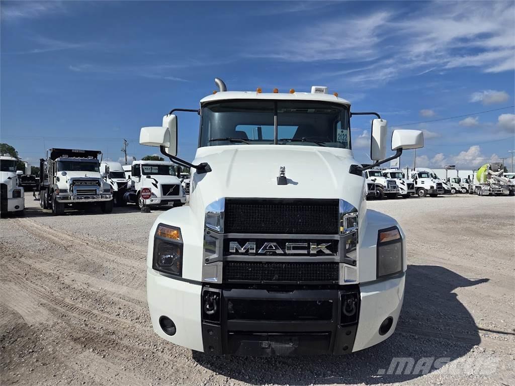 Mack AN64T Prime Movers