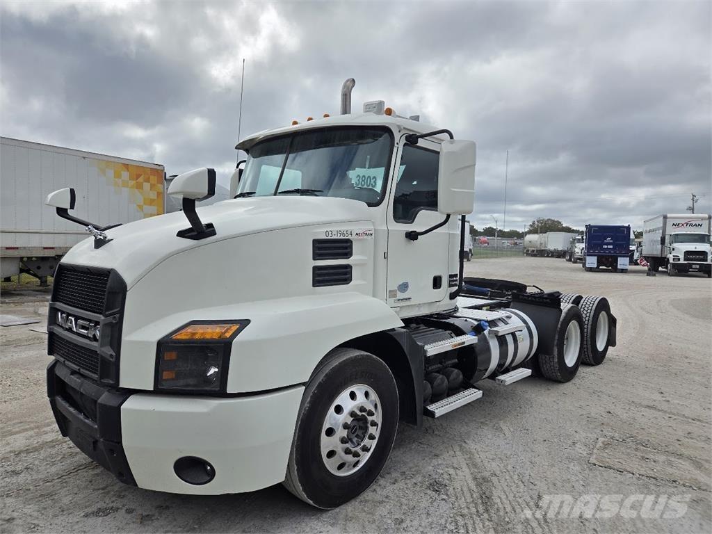 Mack AN64T Prime Movers