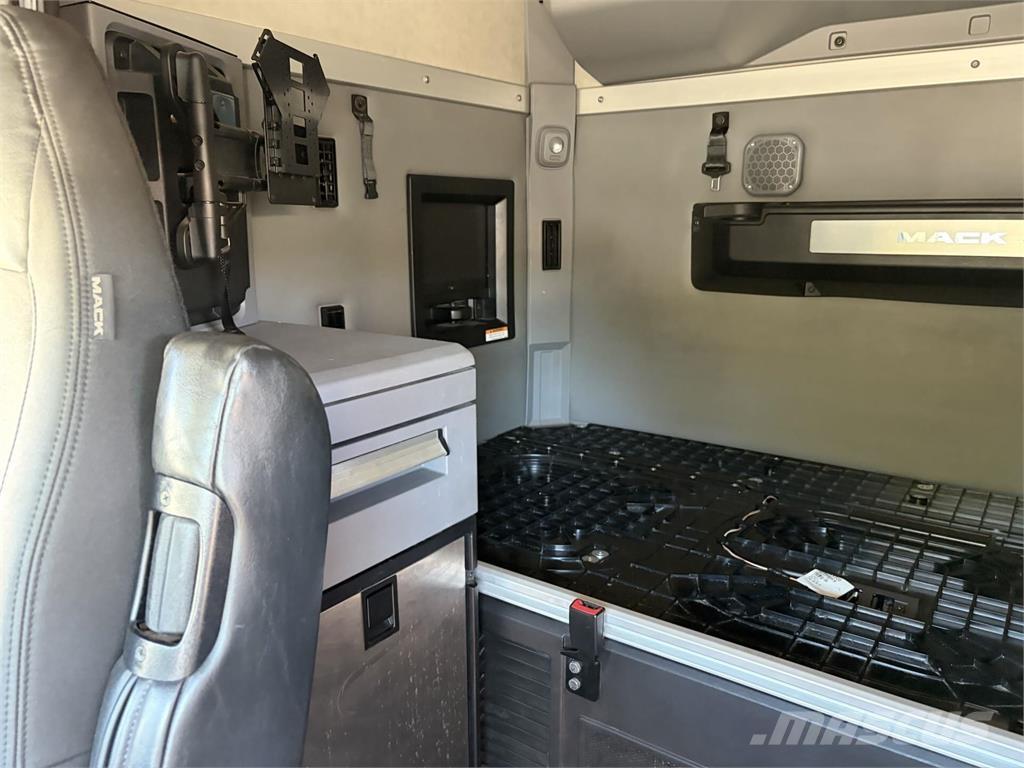 Mack AN64T Prime Movers