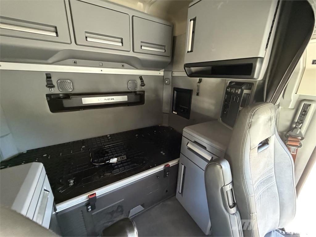 Mack AN64T Prime Movers