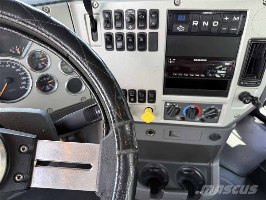 Mack CHU613 Prime Movers