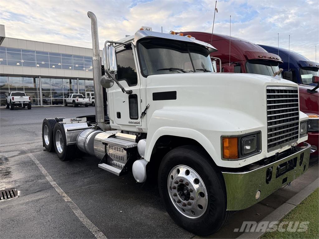 Mack CHU613 Prime Movers
