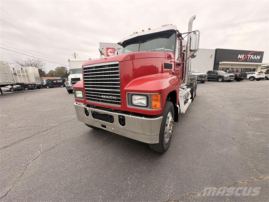 Mack CHU613 Prime Movers