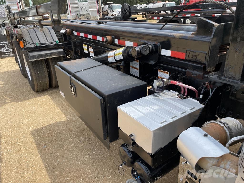 Mack GR64B Other trucks