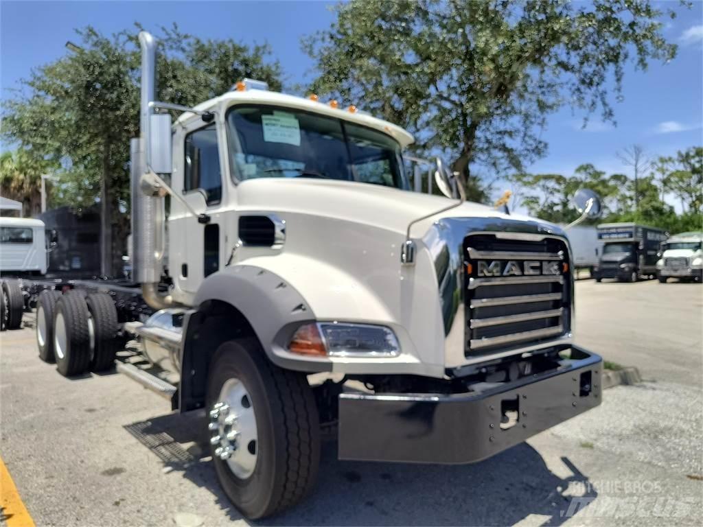 Mack GR64BX Concrete trucks