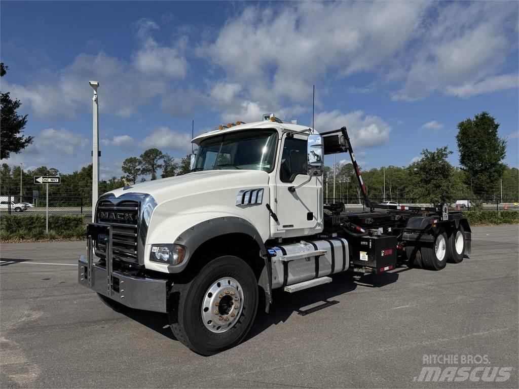 Mack GR64F Other trucks