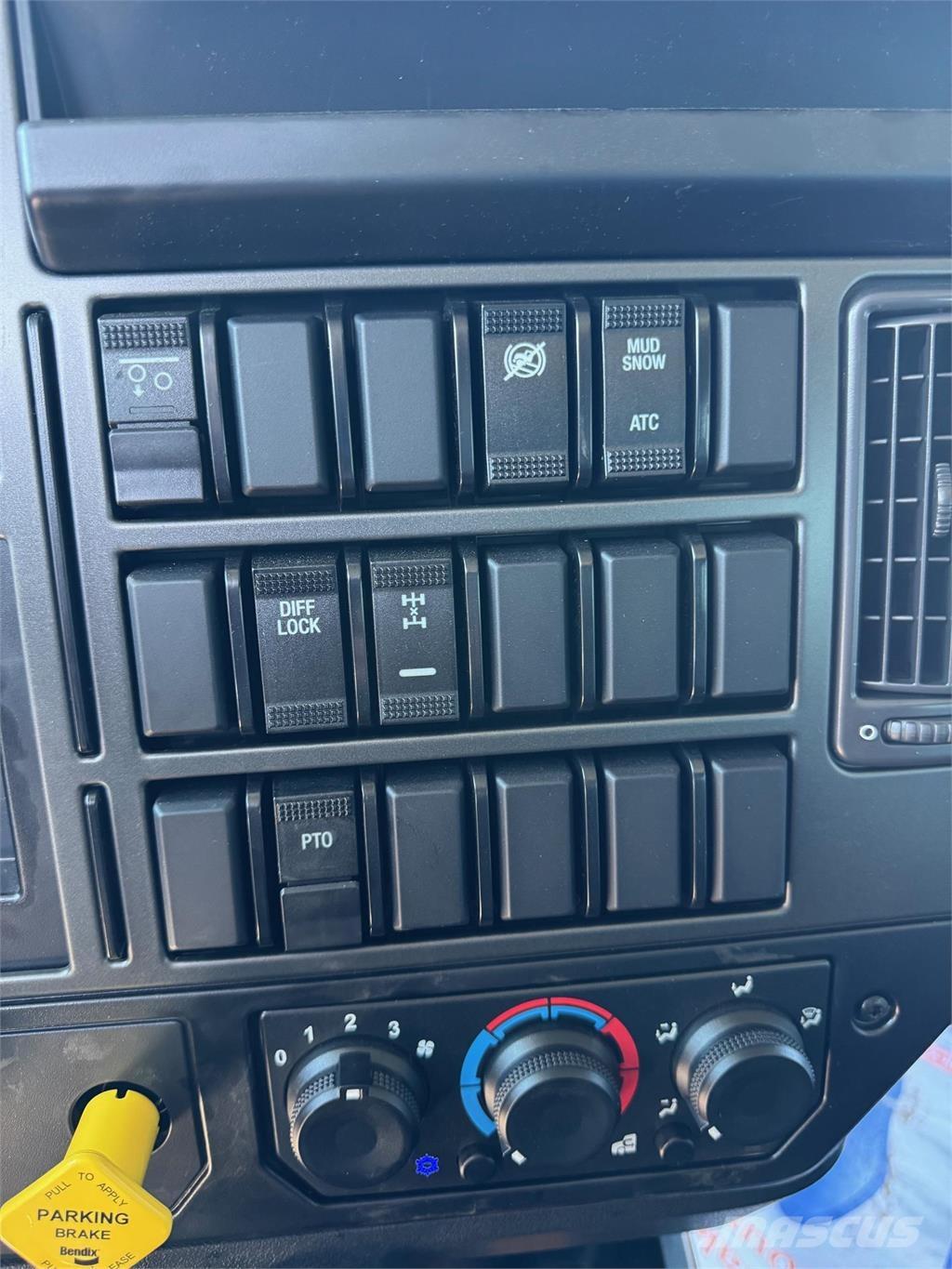 Mack GR84FR Tipper trucks