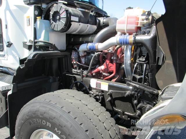 Mack GU713 Other trucks
