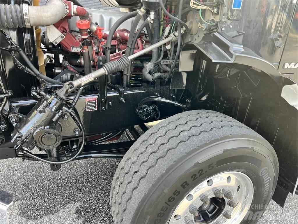 Mack GU813 Other trucks