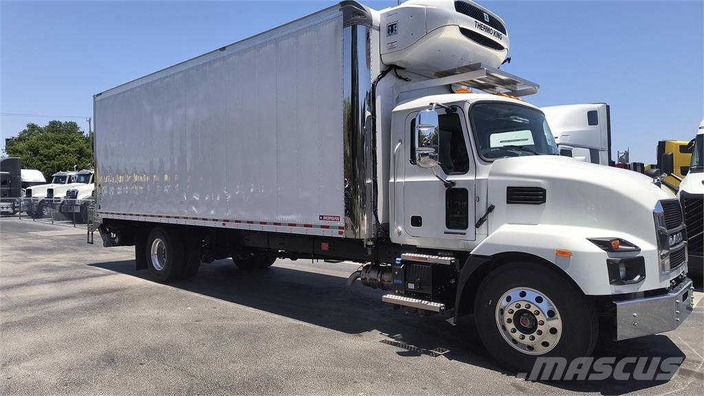 Mack MD6 42R Box trucks