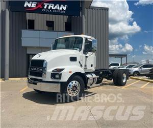 Mack MD642 Chassis Cab trucks