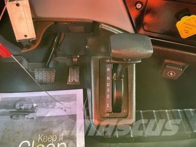 Mack MD642 Box trucks