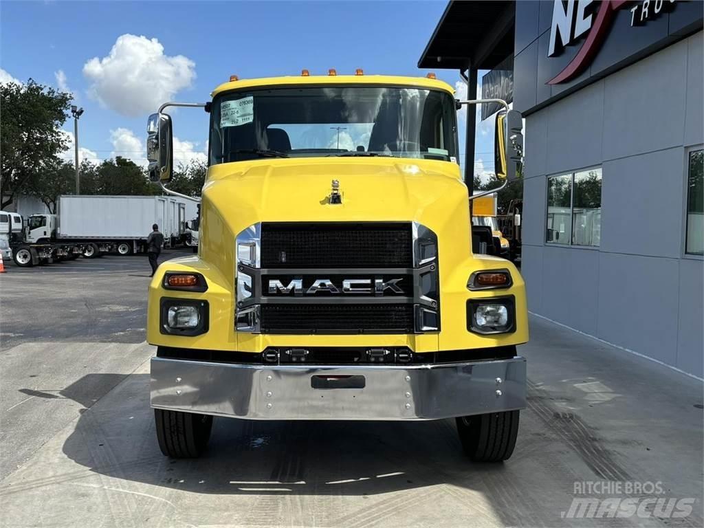 Mack MD7 42R Other