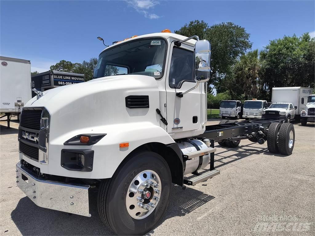 Mack MD7 42R Chassis Cab trucks