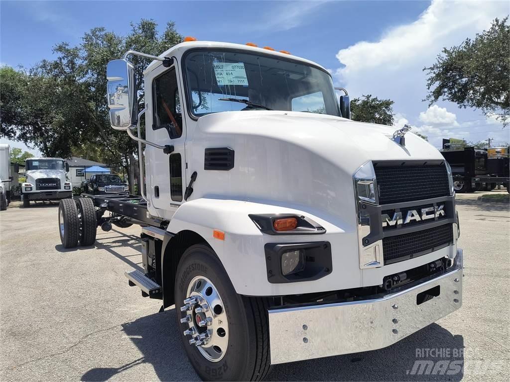 Mack MD7 42R Chassis Cab trucks