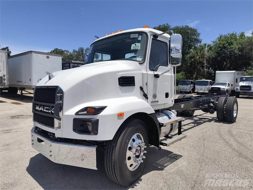 Mack MD7 42R Chassis Cab trucks