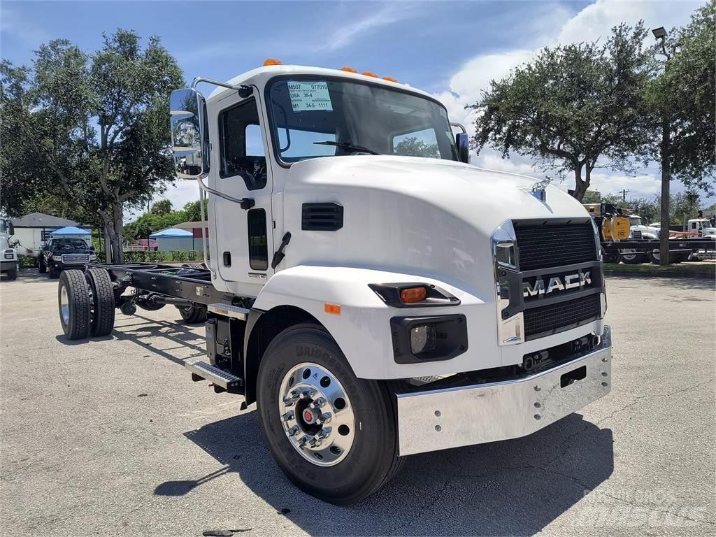 Mack MD7 42R Chassis Cab trucks