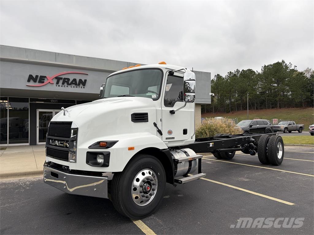 Mack MD7 42R Chassis Cab trucks