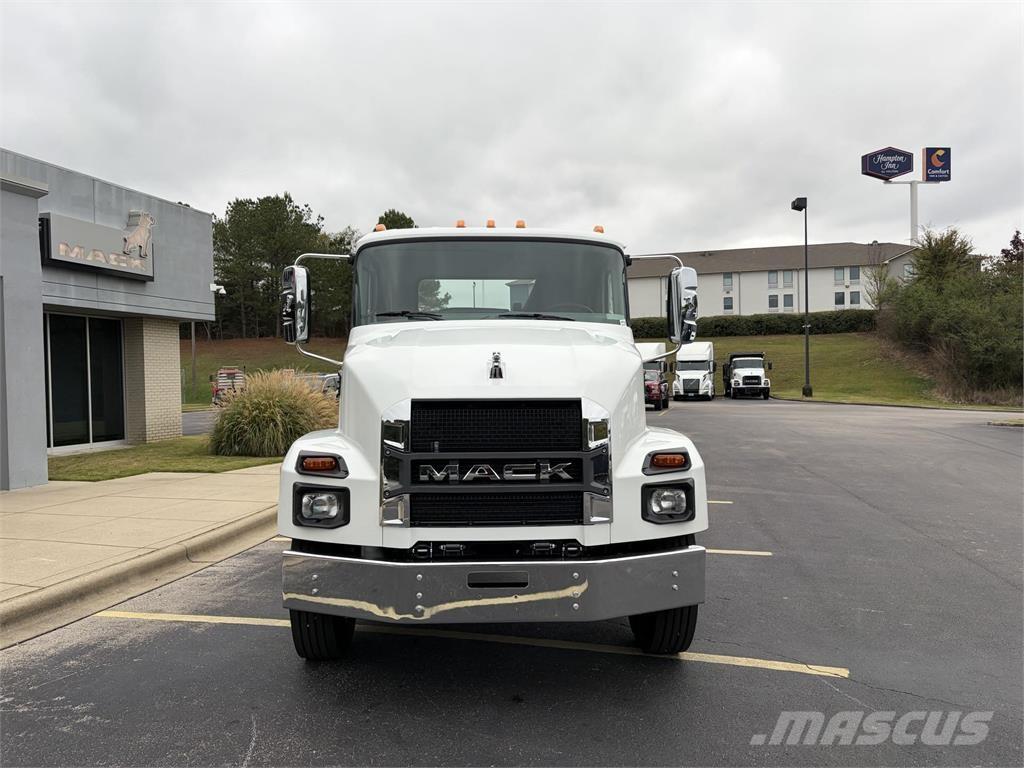Mack MD7 42R Chassis Cab trucks