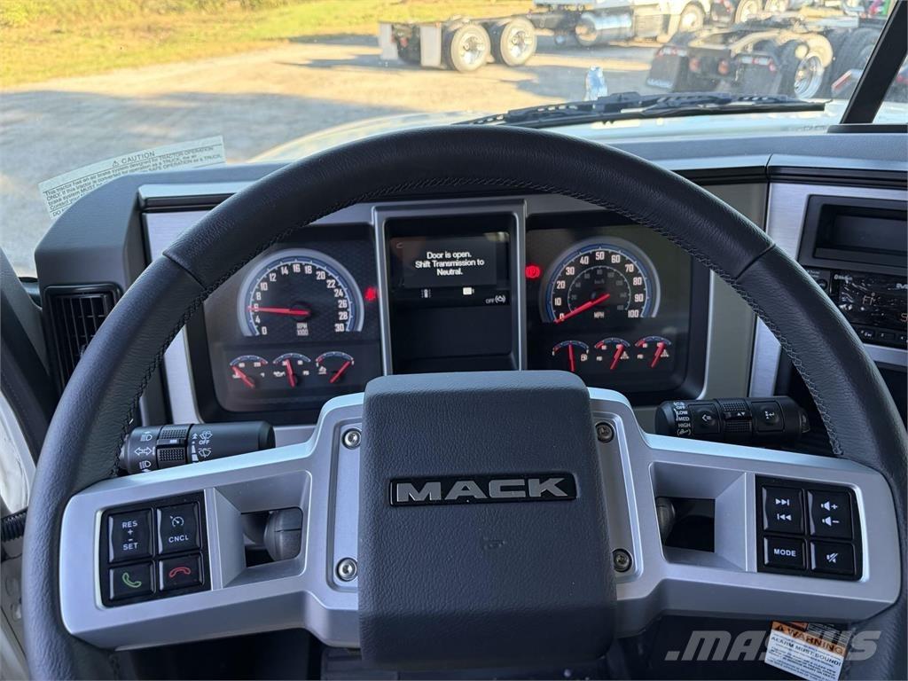 Mack PI64T Prime Movers
