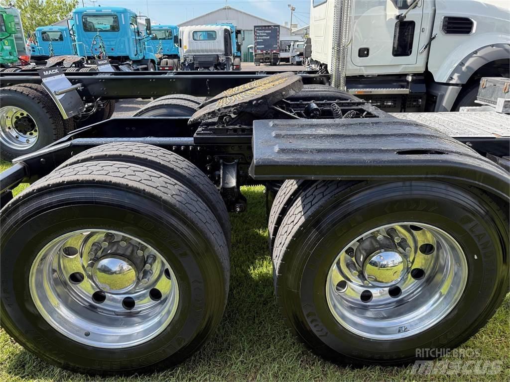 Mack PI64T Prime Movers