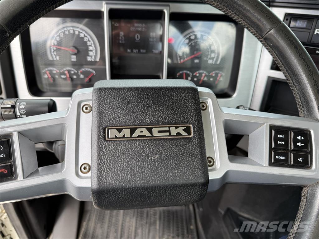 Mack PI64T Prime Movers