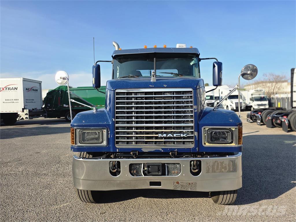 Mack PI64T Prime Movers