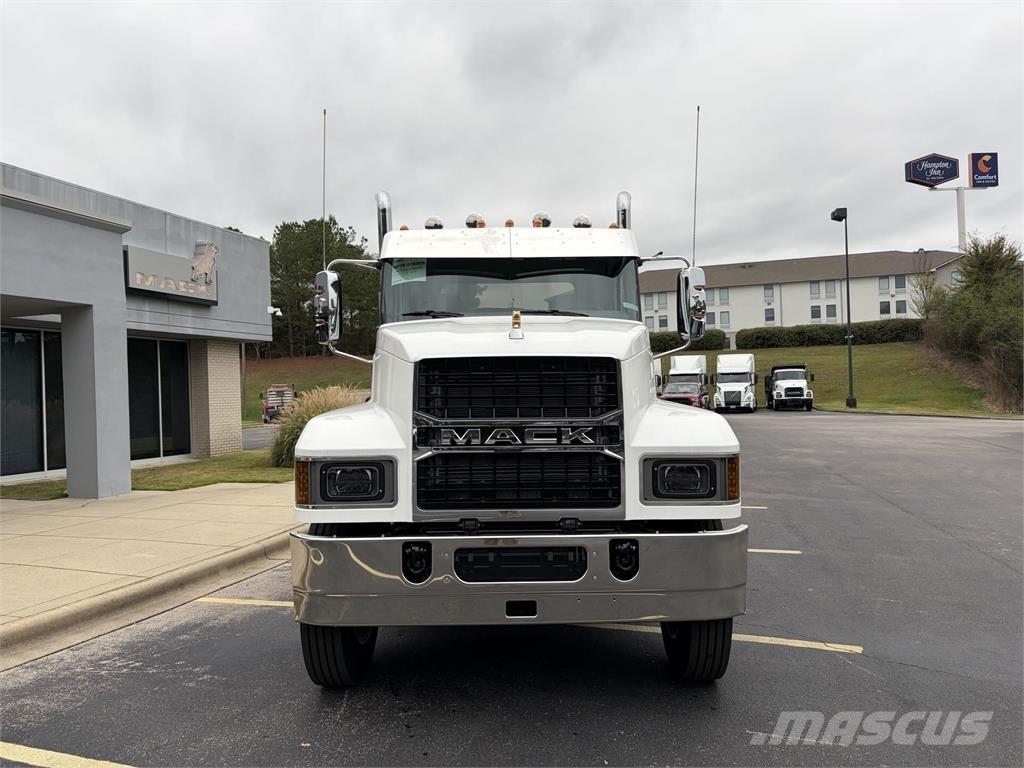 Mack PI64T Prime Movers