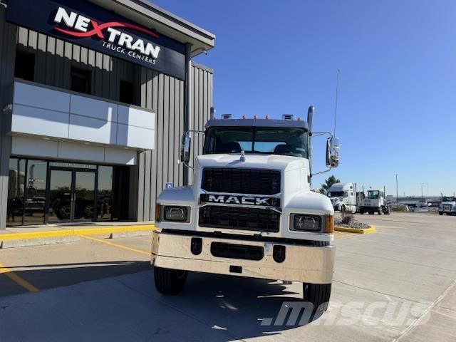 Mack PI64T Prime Movers