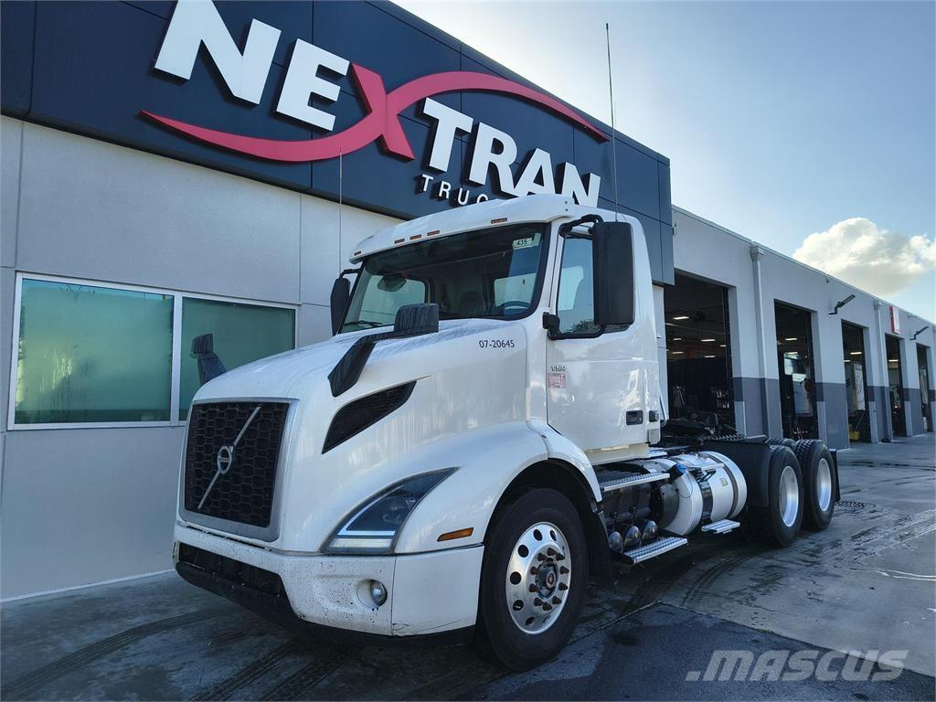 Mack VNR64T300 Prime Movers