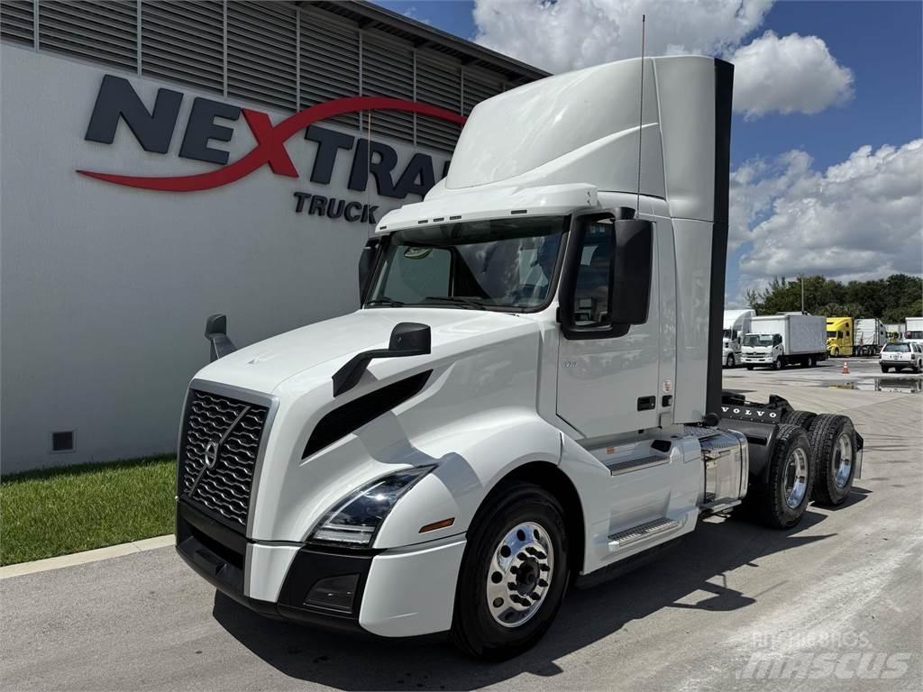 Volvo VNL64T300 Prime Movers