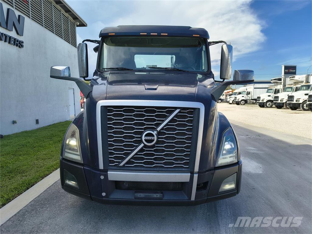 Volvo VNL64T300 Prime Movers