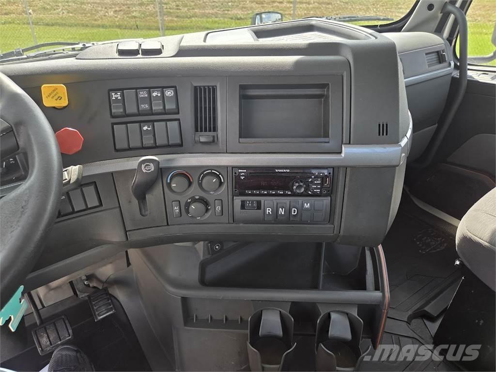 Volvo VNL64T300 Prime Movers