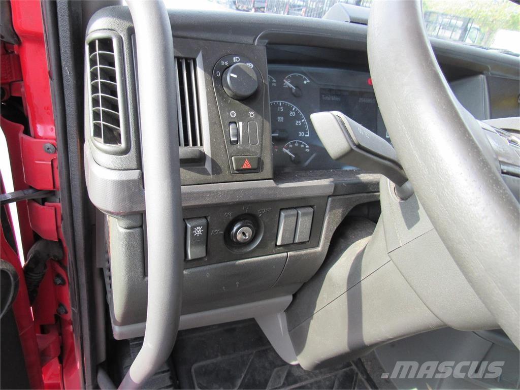 Volvo VNL64T300 Prime Movers