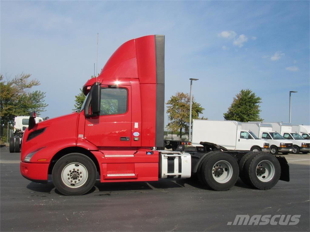 Volvo VNL64T300 Prime Movers