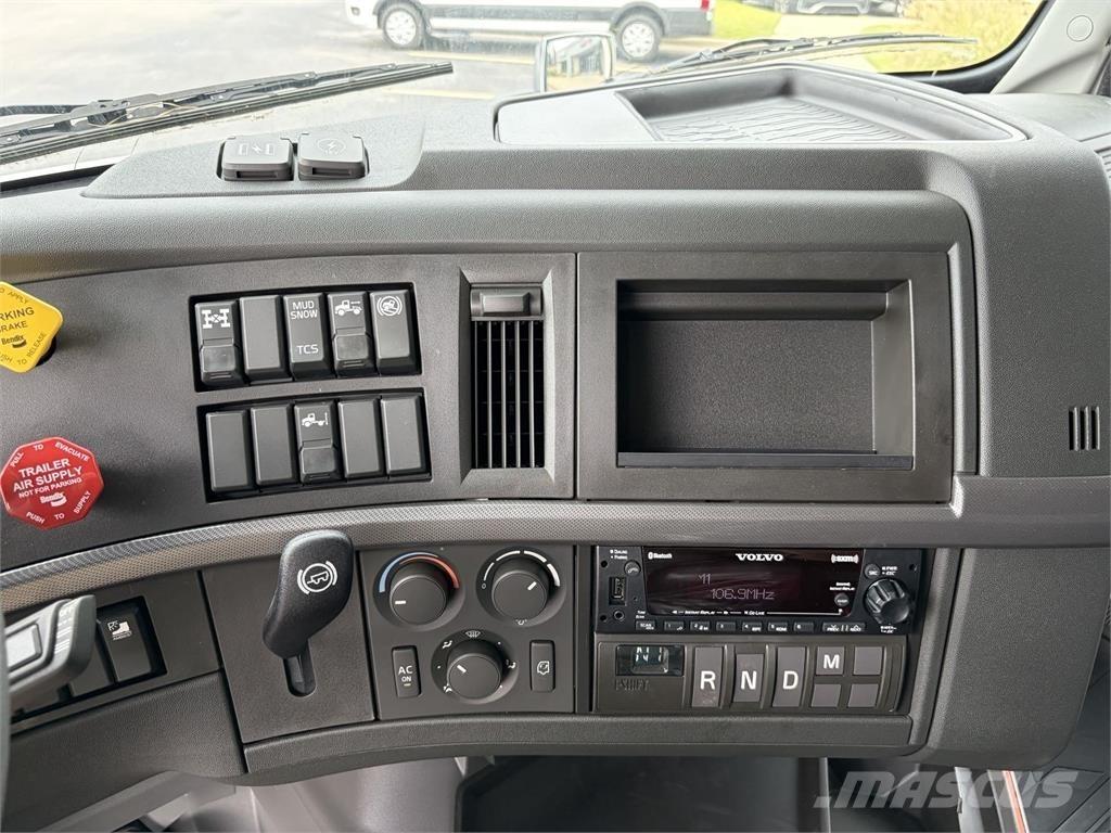 Volvo VNL64T740 Prime Movers