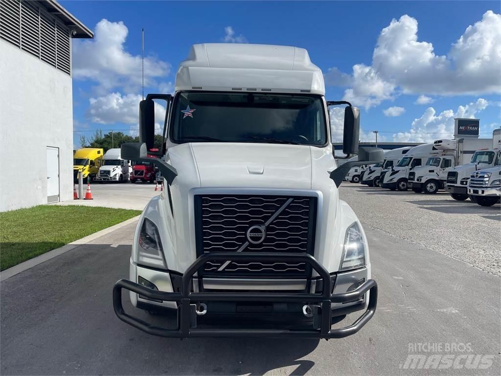 Volvo VNL64T760 Prime Movers
