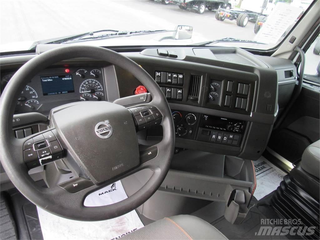 Volvo VNL64T760 Prime Movers