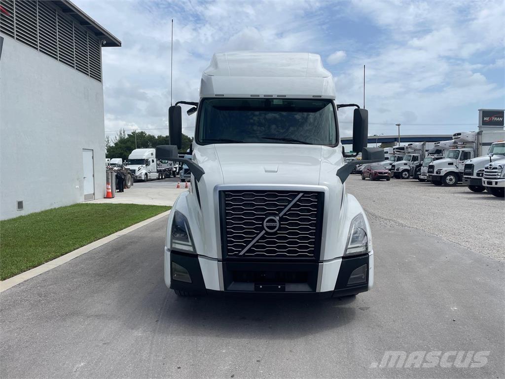 Volvo VNL64T760 Prime Movers