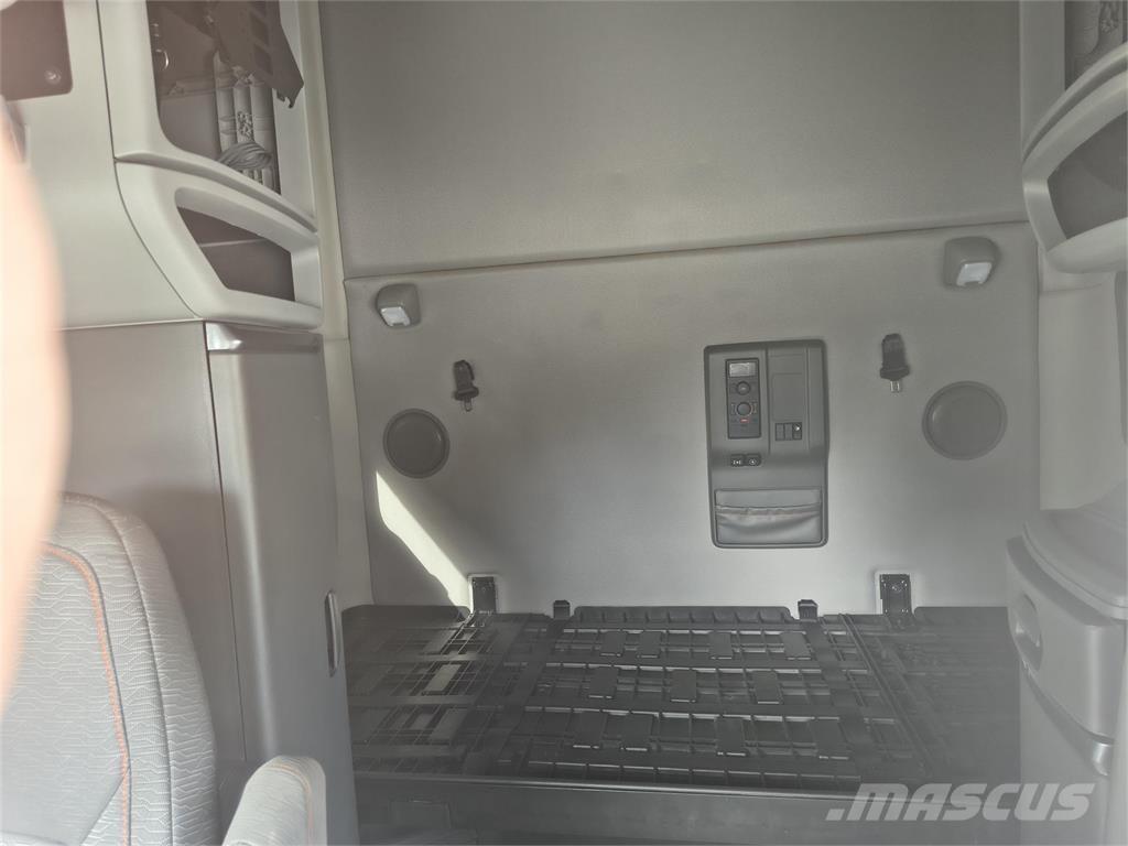 Volvo VNL64T760 Prime Movers