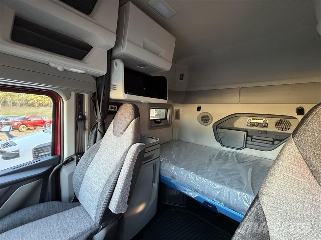 Volvo VNL64T840 Prime Movers