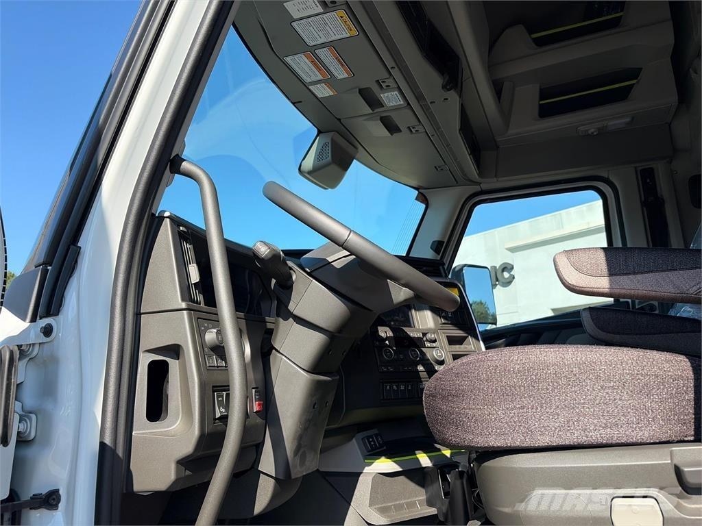 Volvo VNL64T860 Prime Movers