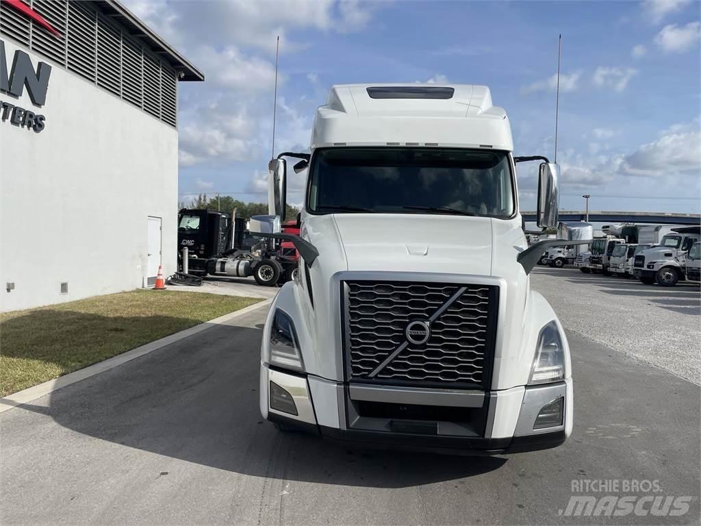 Volvo VNL64T860 Prime Movers
