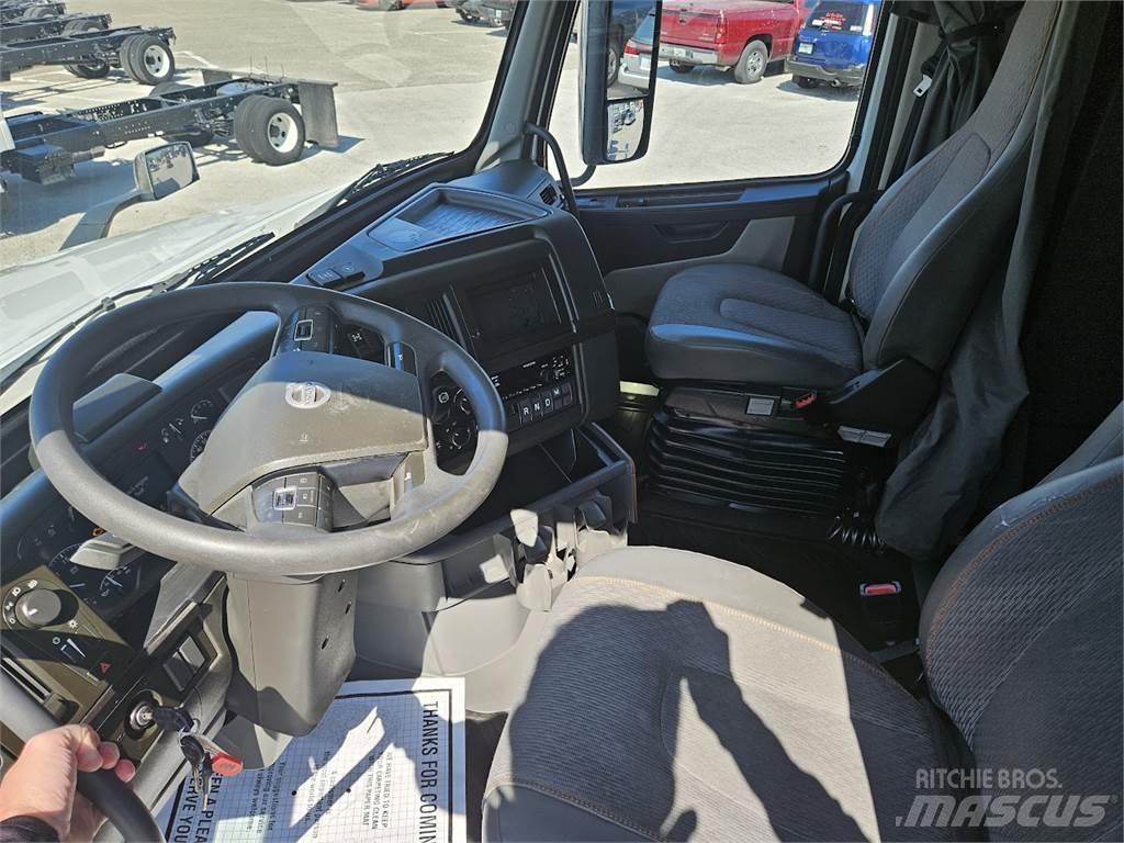 Volvo VNL64T860 Prime Movers